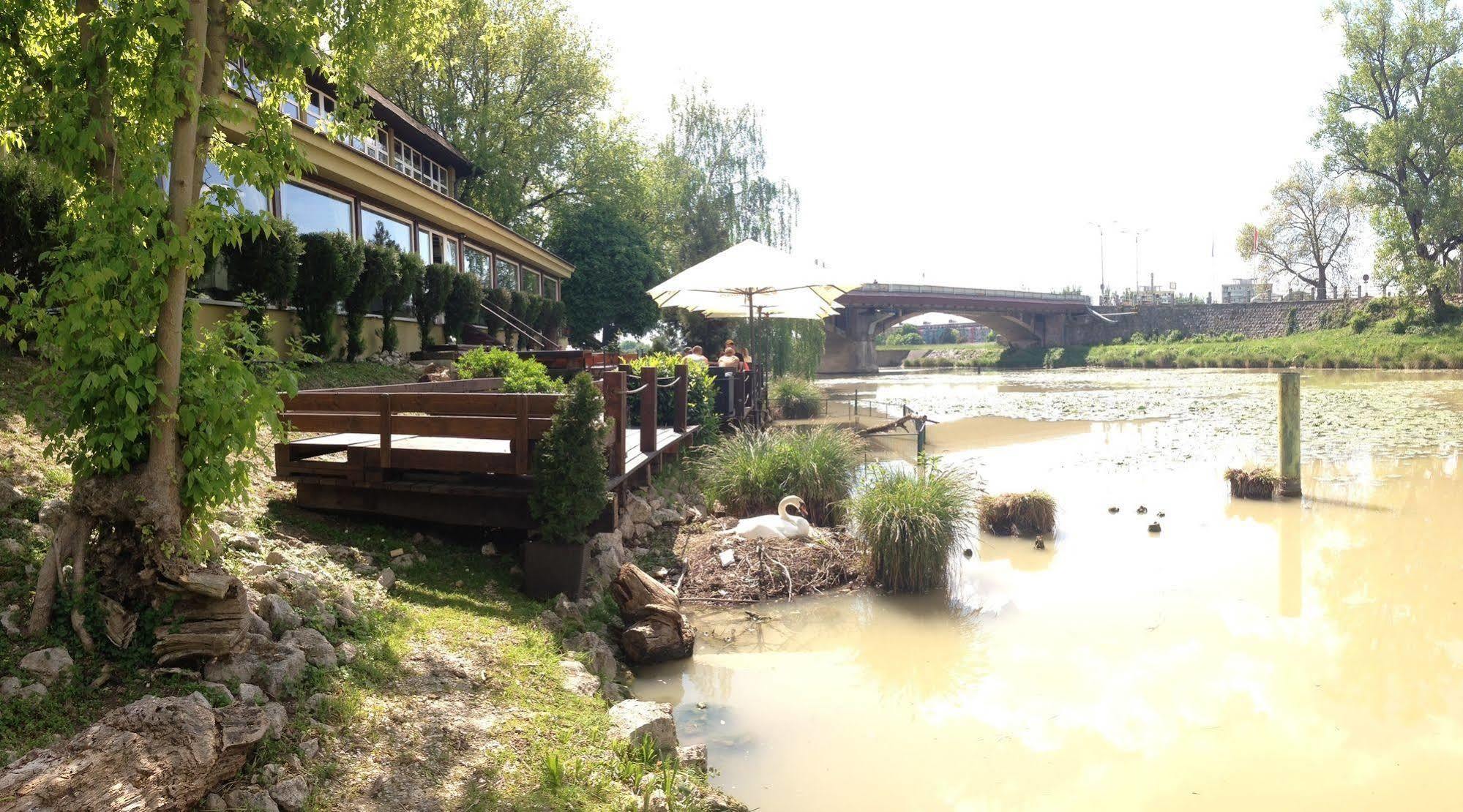 Penzion Benatky Piest'any Dış mekan fotoğraf